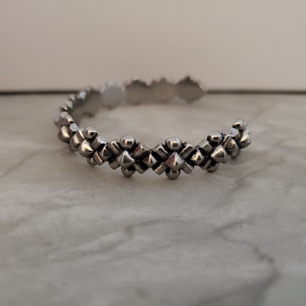 💖 J.Crew Antiqued Distressed Silver Bangle Bracelet 💖 - Picture 3 of 9